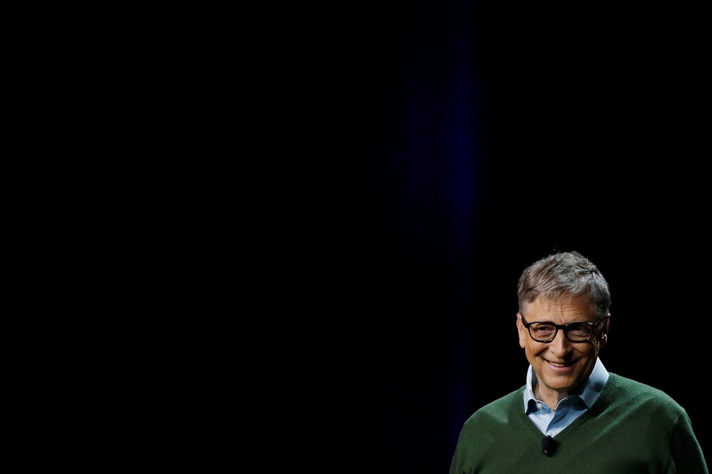 Bill Gates walks on stage before speaking with Warren Buffett (not pictured), chairman and CEO of Berkshire Hathaway, at Columbia University in New York, U.S., January 27, 2017. REUTERS/Shannon Stapleton - RTSXPKK