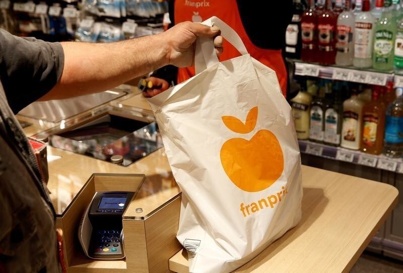 A customer holds a plastic bag at a Franprix store, the convenience store chain which is part of retailer Casino, after it was upgraded to their new "Mandarine" concept in Paris, France, April 11, 2016. REUTERS/Philippe Wojazer - D1AESXTWROAA