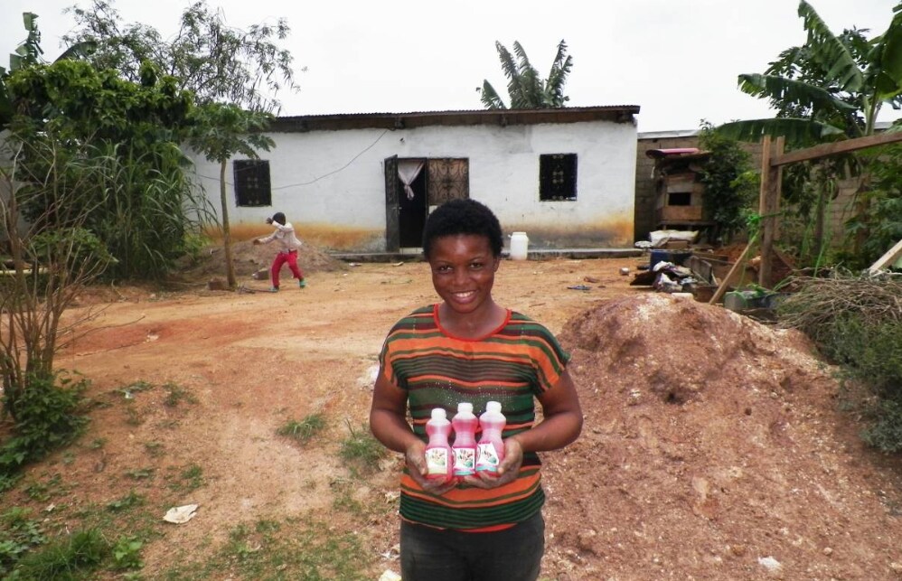 A woman farmer shows off samples of her bottled liquid pepper in Mbalmayo, Cameroon, January 22, 2019. Thomson Reuters Foundation/Elias Ntungwe Ngalame