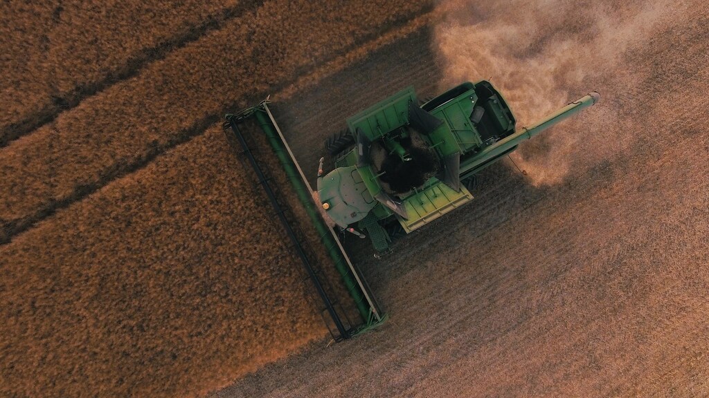 A combine harvester is harvesting crops.