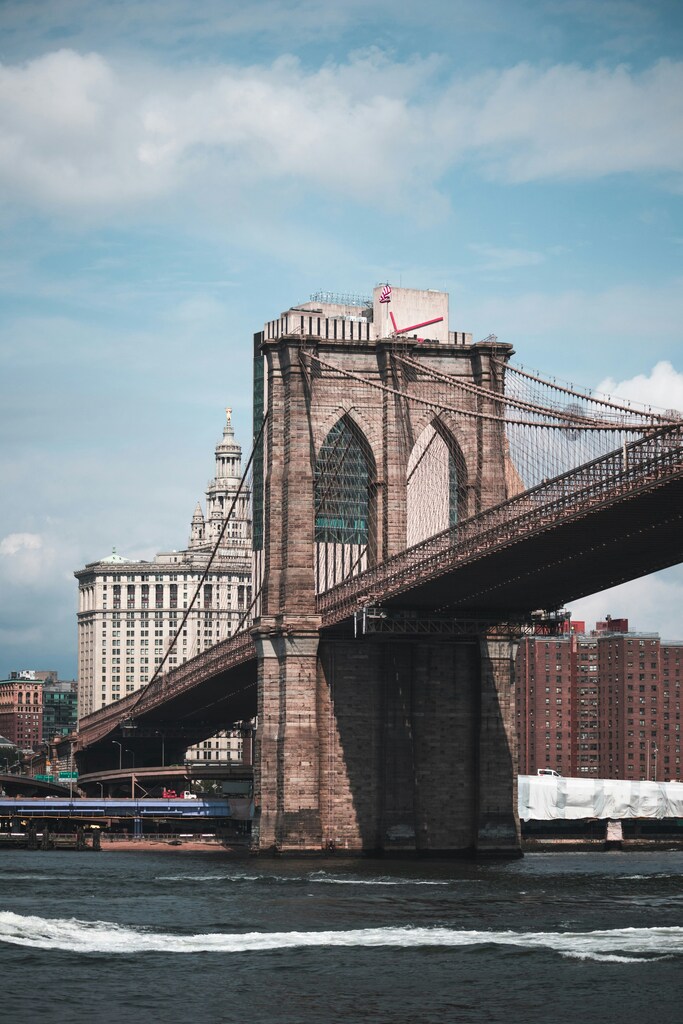 Brooklyn Bridge, New York City, US.