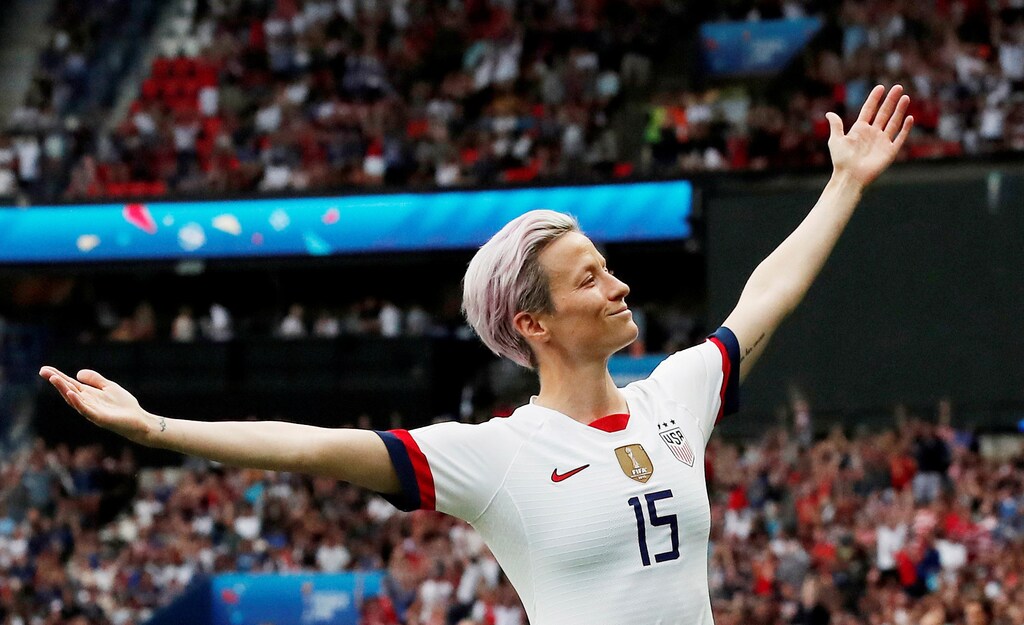 Soccer Football - Women's World Cup - Quarter Final - France v United States - Parc des Princes, Paris, France - June 28, 2019 Megan Rapinoe of the U.S. celebrates scoring their first goal REUTERS/Benoit Tessier TPX IMAGES OF THE DAY - RC16B5FE23E0