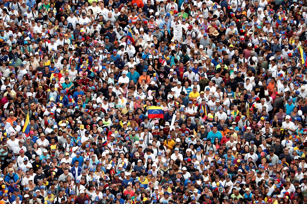 Opposition supporters take part in a rally against Venezuelan President Nicolas Maduro's government and to commemorate the 61st anniversary of the end of the dictatorship of Marcos Perez Jimenez in Caracas, Venezuela January 23, 2019. REUTERS/Carlos Garcia Rawlins - RC1FBDCAFEE0