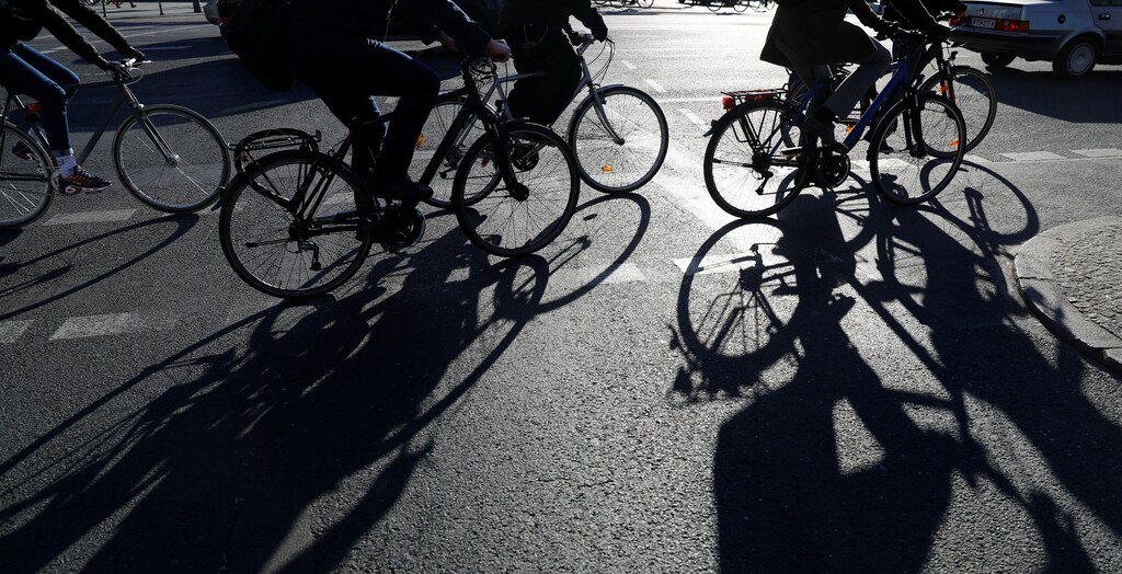 Cyclists make their way at Potsdamer Platz square during a strike of Berlin's municipal transport service BVG (Berliner Verkehrsbetriebe) in Berlin, Germany, April 1, 2019. REUTERS/Fabrizio Bensch - RC1ACBB64CD0