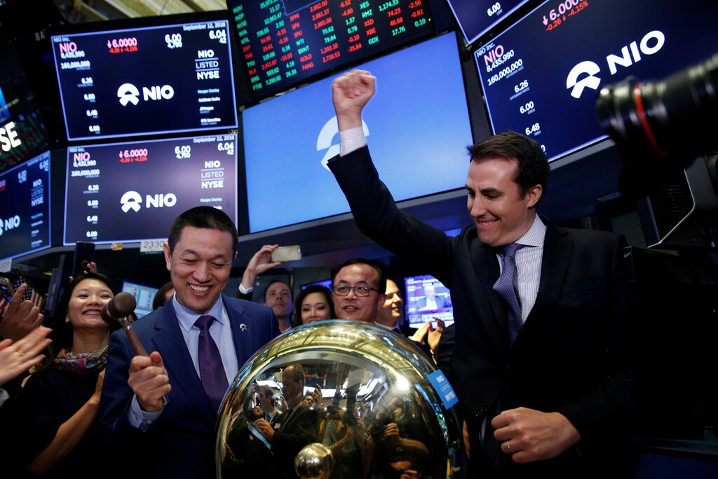 Bin Li, CEO of Chinese electric vehicle start-up NIO Inc., rings a bell as NIO stock begins trading on the floor of the New York Stock Exchange (NYSE) during the companys initial public offering (IPO) at the NYSE in New York, U.S., September 12, 2018. REUTERS/Brendan McDermid - RC1E121A5750