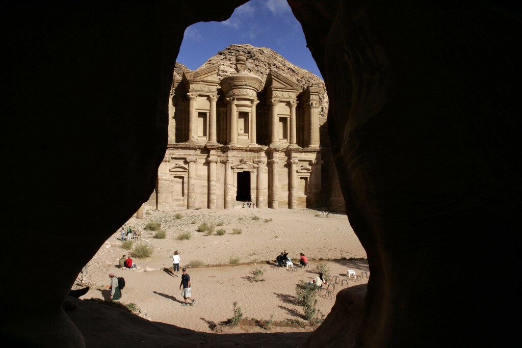 A view of the ancient city of Petra January 4, 2008. REUTERS/Muhammad Hamed (JORDAN) - RTX57X6
