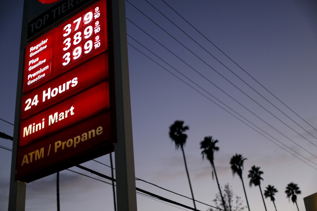 Regular unleaded petrol is seen priced at $3.79 per gallon ($1 per litre) at a 76 gas station in Los Angeles, California February 4, 2016. A dramatic drop in oil prices, driven down by a glut in supply, is translating into a mixed bag for motorists. All countries have access to the same oil prices on international markets, but retail prices vary wildly, largely because of taxes and subsidies. REUTERS/Mario Anzuoni SEARCH "THE WIDER IMAGE" FOR ALL STORIES - RTS98PY