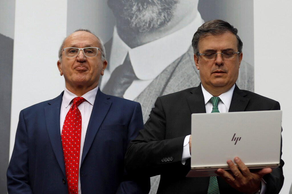 Marcelo Ebrard, picked by Mexico's President-Elect Andres Manuel Lopez Obrador as Foreign Minister and Jesus Seade, Lopez Obrador's chief negotiator for the North American Free Trade Agreement (NAFTA) take part in a news conference in Mexico City, Mexico October 1, 2018. REUTERS/Edgard Garrido