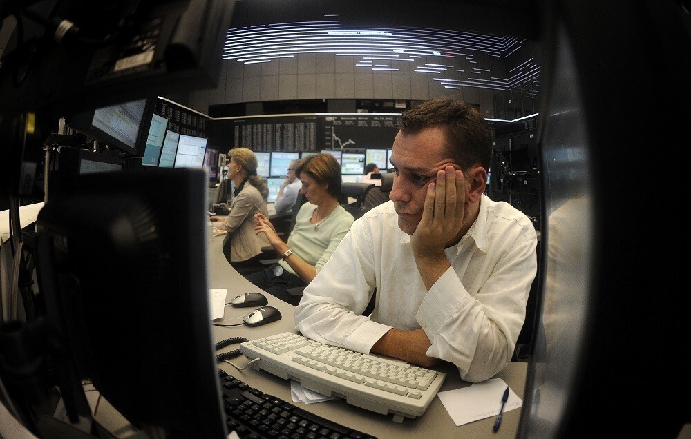 Share trader Thomas Holler reacts on share price development on the trading floor of the Frankfurt stock exchange, October 8, 2008. European shares plunged more than 7 percent to five-year lows in morning trade on Wednesday, with the deepening financial crisis sending jitters into the market that sector rescue packages failed to calm. REUTERS/Kai Pfaffenbach (GERMANY) - RTX9BSN