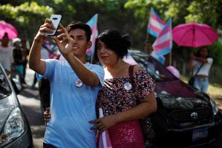A couple participates in a march to mark the International Day Against Homophobia, Transphobia, and Biphobia in San Salvador, El Salvador May 17, 2018. REUTERS/Jose Cabezas