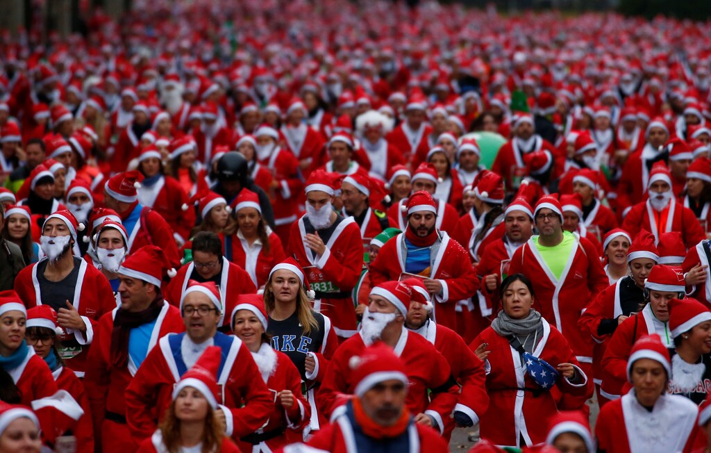 People wearing Santa Claus outfits take part in a charity race for the Multiple Sclerosis Foundation in Madrid, Spain December 10, 2017. REUTERS/Javier Barbancho - RC1277C82860