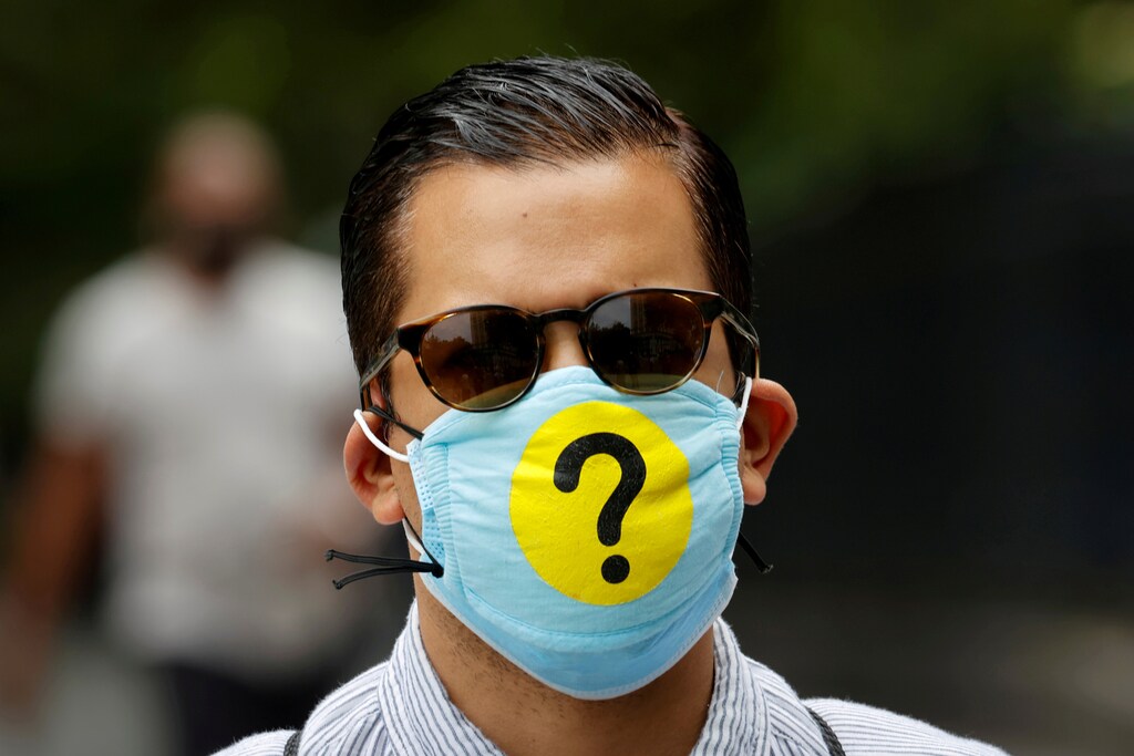 A man wears a protective face mask decorated with a question mark in lower Manhattan during the outbreak of the coronavirus disease (COVID-19) in New York, U.S., May 22, 2020. Picture taken May 22, 2020. REUTERS/Mike Segar TPX IMAGES OF THE DAY - RC2FUG97KKF0