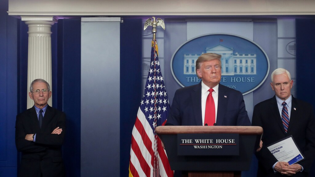 U.S. President Donald Trump addresses the coronavirus task force daily briefing as Dr. Anthony Fauci, director of the National Institute of Allergy and Infectious Diseases, and Vice President Mike Pence listen at the White House in Washington, U.S., March 26, 2020. REUTERS/Jonathan Ernst - RC2ZRF9G7632