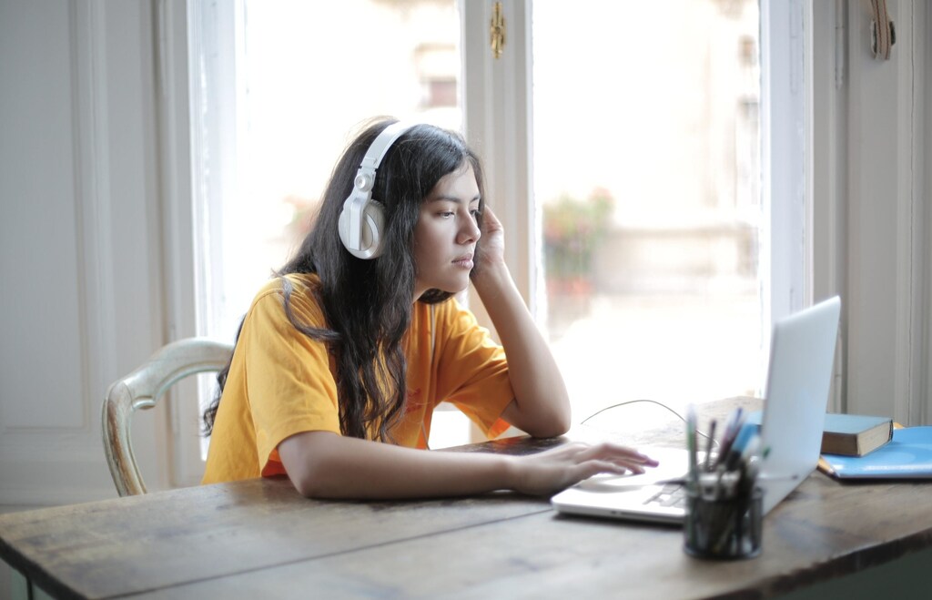 El National Bureau of Economic Research cifra la cantidad de empleos en los que se puede teletrabajar desde casa en Estados unidos en un 37%.