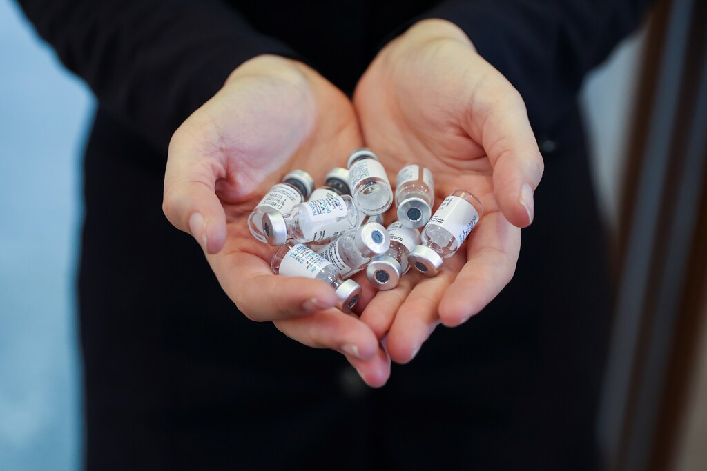 A medical worker holds vials of a coronavirus disease (COVID-19) vaccine at a school in Tehran, Iran, October 7, 2021. Majid Asgaripour/WANA (West Asia News Agency) via REUTERS ATTENTION EDITORS - THIS IMAGE HAS BEEN SUPPLIED BY A THIRD PARTY. - RC205Q9KG9M3