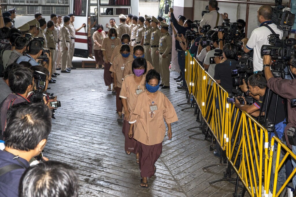 Human trafficking suspects arrive at the criminal court in Bangkok, Thailand, November 10, 2015. Eighty-eight human trafficking suspects arrested as part of a crackdown on Thailand's lucrative smuggling and trafficking syndicates were brought before a Bangkok court on Tuesday to start examination of evidence and witnesses ahead of a trial.