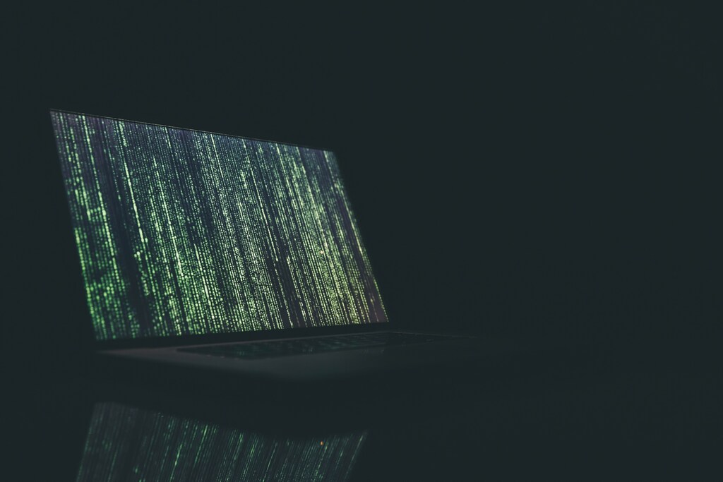 El fraude de identidad adopta nuevas formas a medida que los ciberdelincuentes atacan a organizaciones y personas que utilizan herramientas de IA