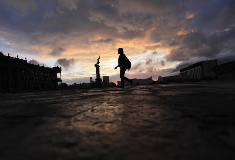 A woman walks in downtown Monterrey September 25, 2014. REUTERS/Daniel Becerril (MEXICO - Tags: SOCIETY TPX IMAGES OF THE DAY) - RTR47R14