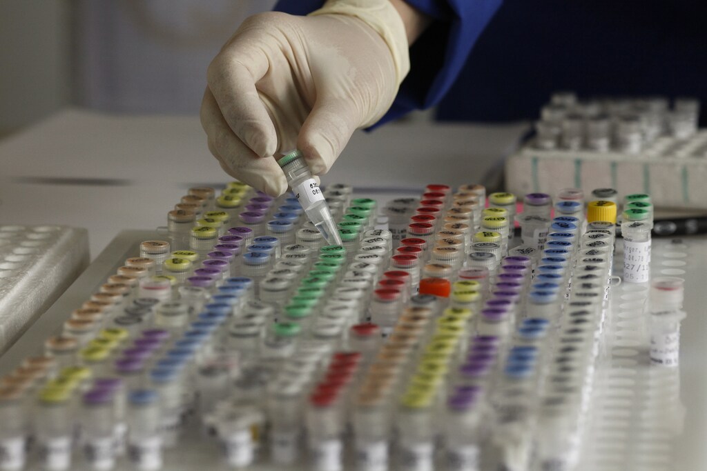 Human genetic material is stored at a laboratory in Munich May 23, 2011. On May 25, 2011 the ethic commission of the German lower house of parliament (Bundestag) will discuss about alternative proposals for a new law on the use of preimplantation genetic diagnosis (PGD). Preimplantation genetic diagnosis (Praeimplantationsdiagnostik) is a technique used to identify genetic defects in embryos created through in vitro fertilization (IVF) before pregnancy, which is banned by German legislation. REUTERS/Michael Dalder (GERMANY - Tags: POLITICS HEALTH SOCIETY SCI TECH) - RTR2MSAW