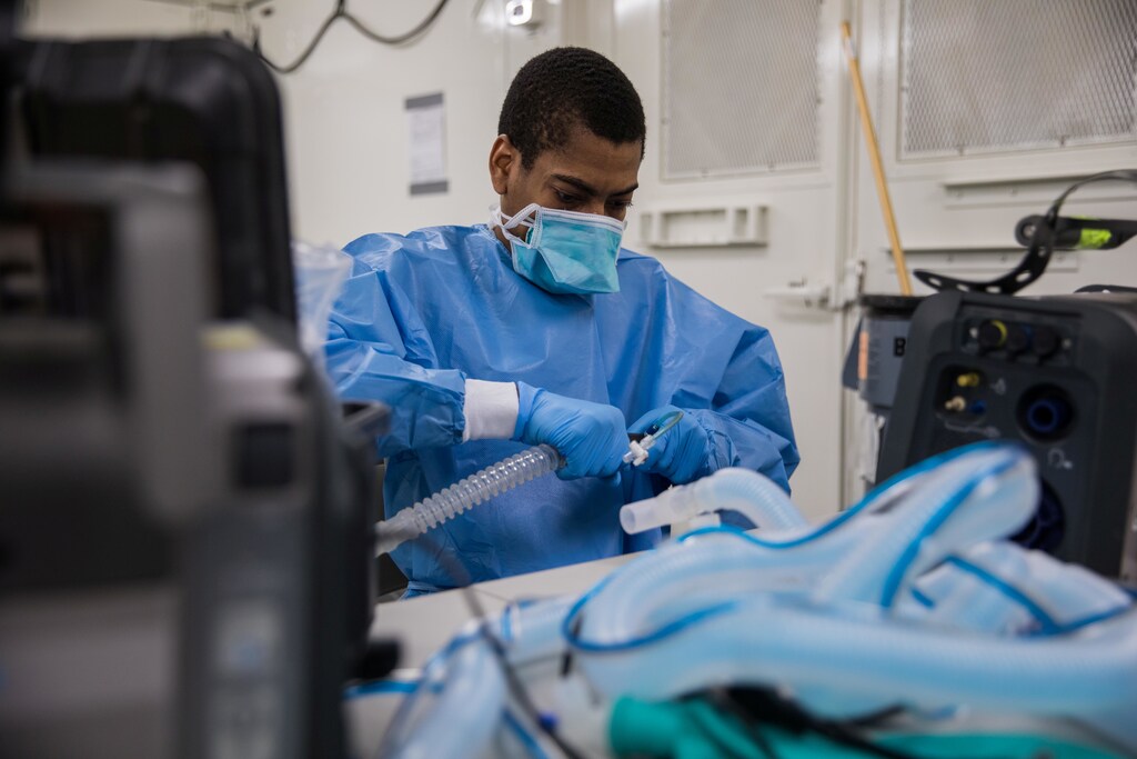 U.S. Army Specialist Fredrick Spencer assembles a T1 Hamilton ventilator in a mobile lab unit in the Javits New York Medical Station intensive care unit bay monitoring coronavirus disease (COVID-19) patients in New York City, U.S. Apri 4, 2020. Picture taken April 4, 2020. U.S. Navy/Chief Mass Communication Specialist Barry Riley/Handout via REUTERS. THIS IMAGE HAS BEEN SUPPLIED BY A THIRD PARTY. - RC24ZF9NK4WZ