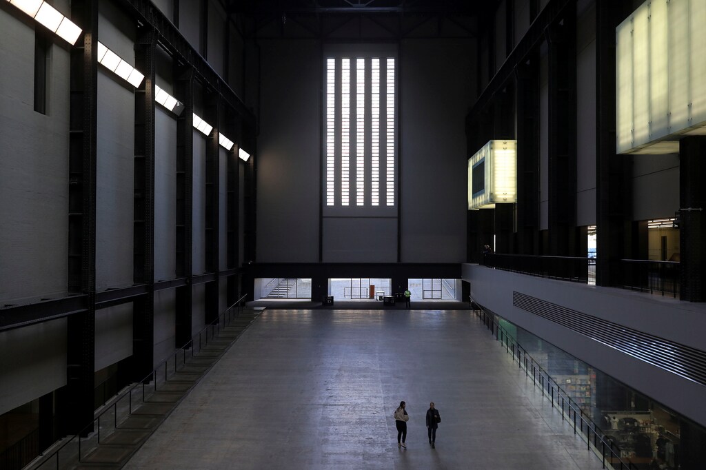 People walk through a sparsely populated Tate Modern as the number of coronavirus cases (COVID-19) grows around the world in London, Britain March 16, 2020. REUTERS/Simon Dawson - RC24LF9AO197