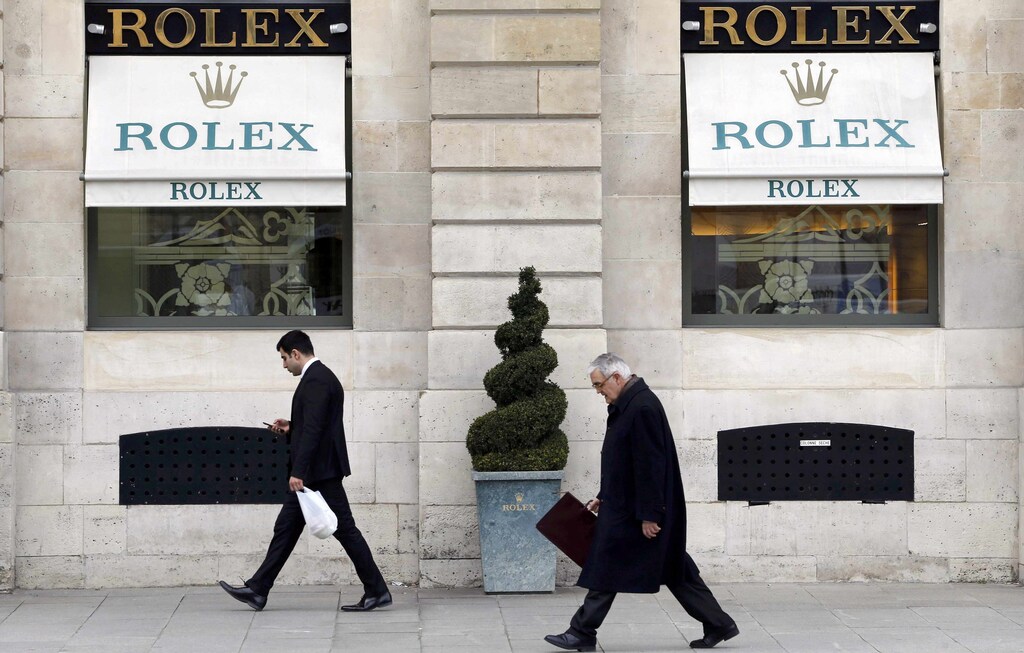 Men walk past a store of Rolex brand in Paris, France, March 3, 2017. REUTERS/Regis Duvignau - RTS11BRM