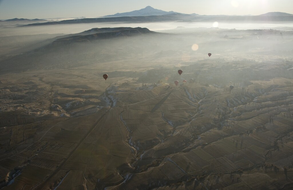Hot air balloons are seen over Cappadocia December 12, 2008. Cappadocia is a popular tourist destination in Turkey renowned for unusual rock formations and rock-caved churches. Picture taken December 12, 2008. REUTERS/Tan Shung Sin (TURKEY) - GM1E4CI1QPN01