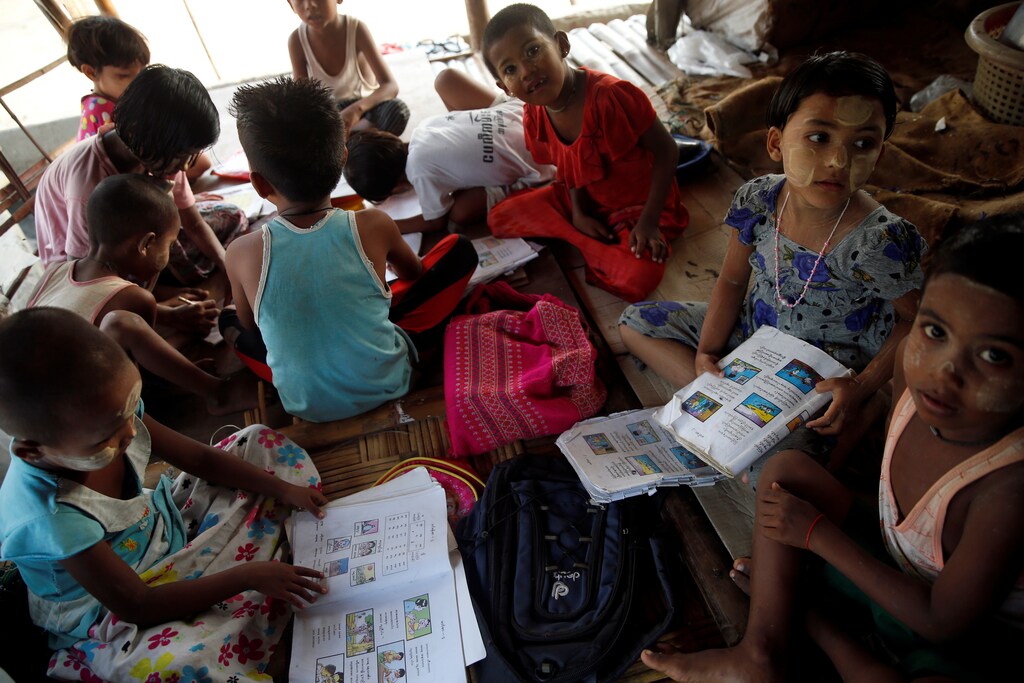Children attend a school inside a Rohingya refugee camp outside Kyaukpyu in Rakhine state, Myanmar May 17, 2017. Picture Taken May 17, 2017. REUTERS/Soe Zeya Tun - RC14FEEB9490