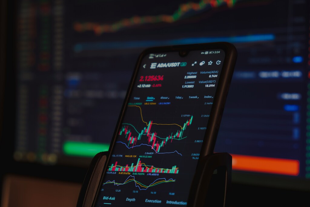 An image of an investing chart on a smart phone