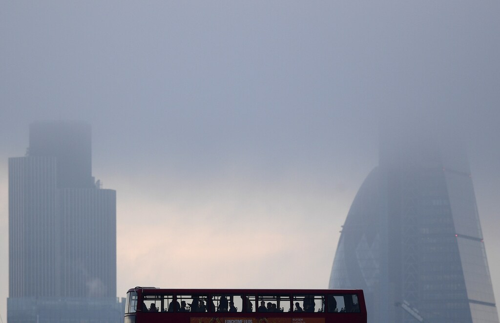 City workers cross the River Thames with the City of London financial district seen behind in London, in Britain October 27, 2016. REUTERS/Toby Melville - LR1ECAR0Q5EH9