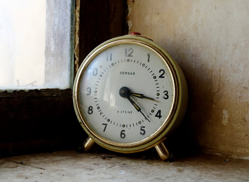 An old alarm clock is seen at the cottage of elderly women in Kuluyo, Inquisivi Province in La Paz, Bolivia July 12, 2018. Picture taken July 12, 2018. REUTERS/David Mercado - RC127F3BAE50