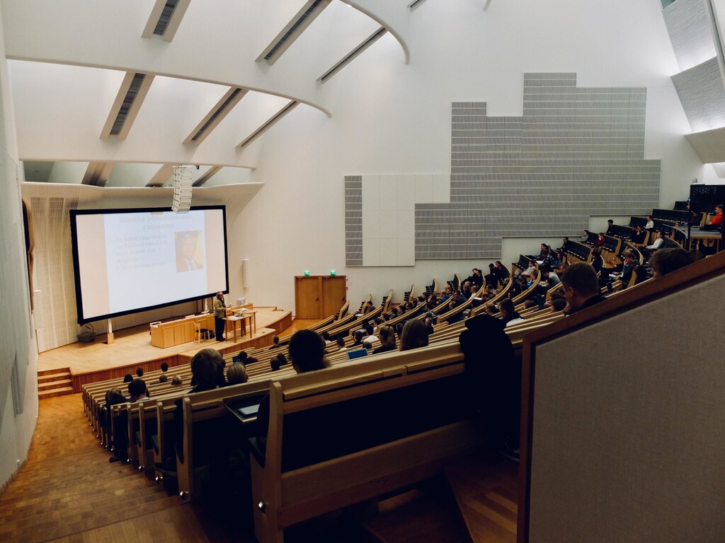 An college hall with students