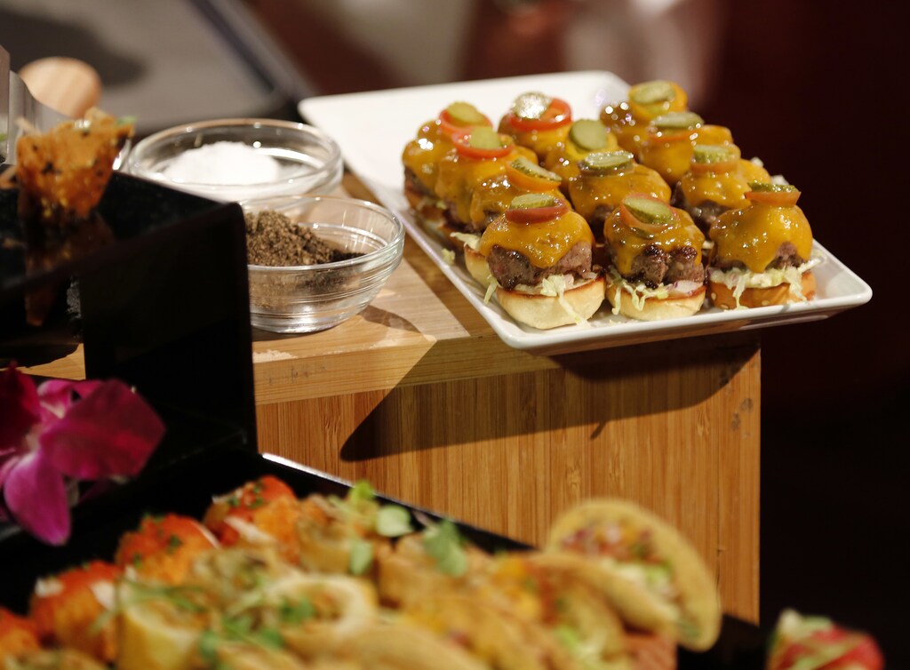 Hors D'Oeuvres, Mini Burgers, with aged Cheddar and Remoulade are pictured during the 86th Oscars Governors Ball press preview in Hollywood, California February 20, 2014. REUTERS/Fred Prouser (UNITED STATES - Tags: ENTERTAINMENT FOOD) - RTX197TX