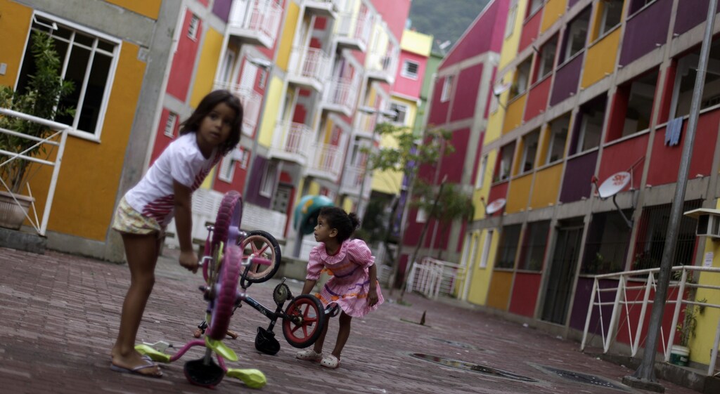 Children play in Rocinha slum in Rio de Janeiro November 14, 2011.