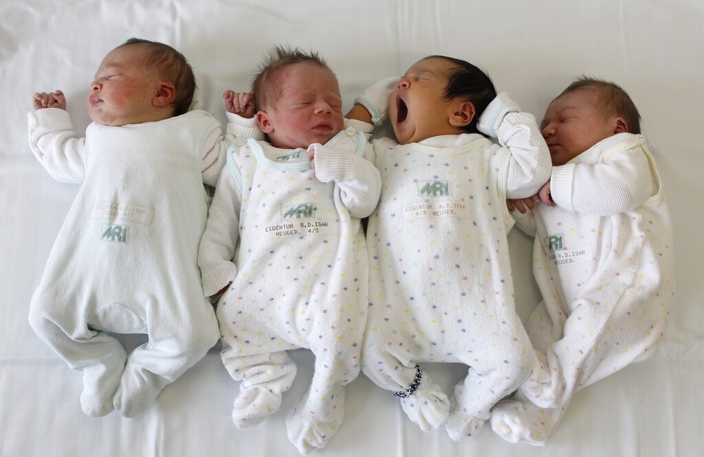 Babies are pictured in a maternity ward at the Munich hospital 'Rechts der Isar' January 18, 2011. REUTERS/Michaela Rehle (GERMANY - Tags: HEALTH SOCIETY) - BM2E71I1CZX01