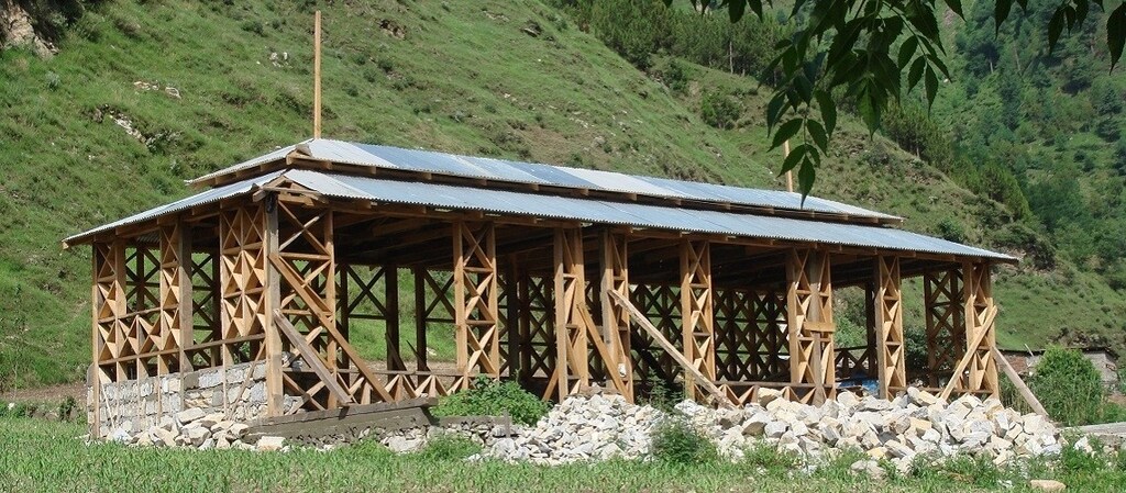 Use of the Dhaji timber structure as part of the Earthquake Relief, Rehabilitation and Reconstruction program.