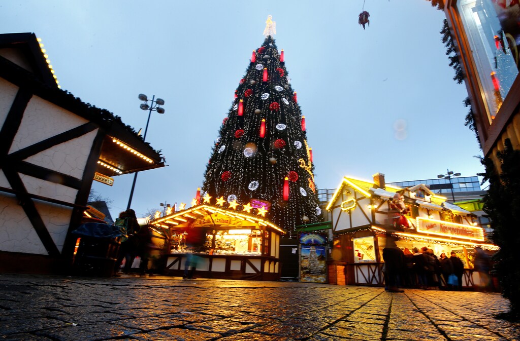 A giant christmas tree is seen at the Christmas market in Dortmund, Germany, November 30, 2017. REUTERS/Leon Kuegeler - RC1C702B8870