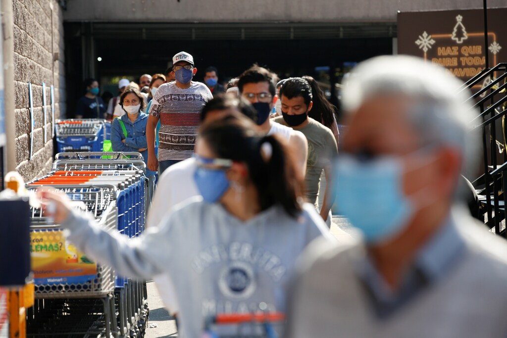 People shopping with masks on during the COVID-19 pandemic