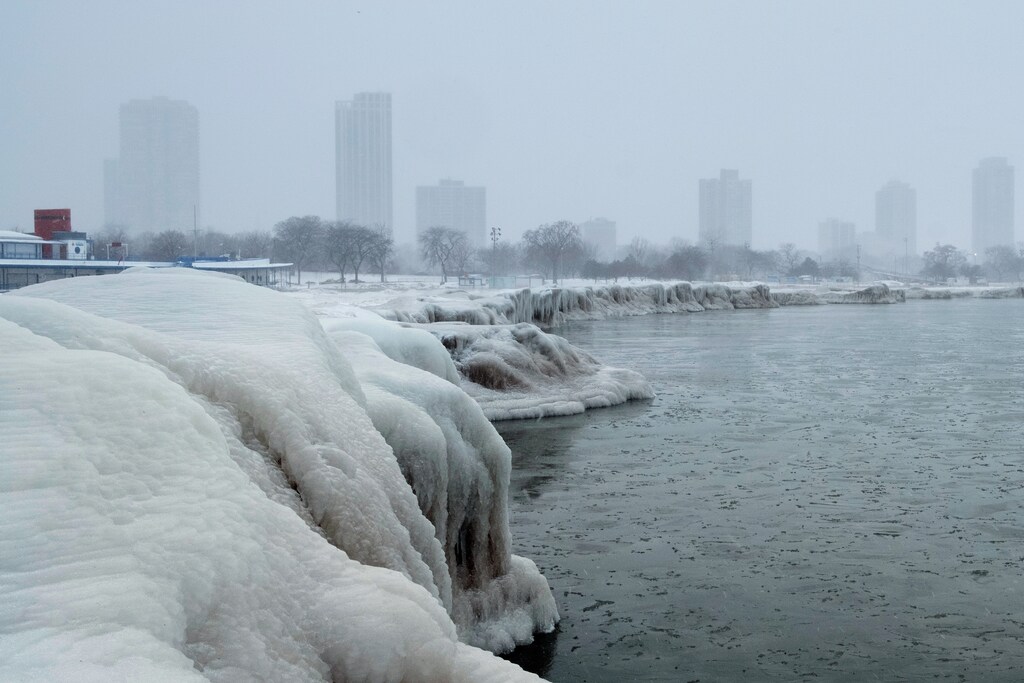 The city skyline is seen from the North Avenue Beach at Lake Michigan, as bitter cold phenomenon called the polar vortex has descended on much of the central and eastern United States, in Chicago, Illinois, U.S., January 29, 2019. REUTERS/Pinar Istek - RC1BAA63FB30
