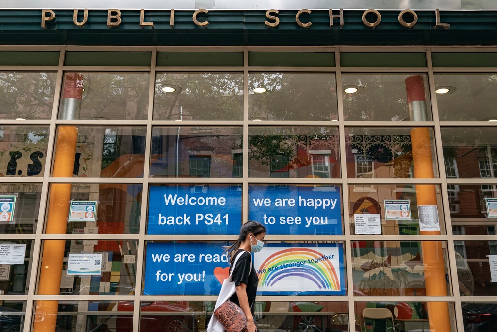 A pedestrian walks past Public School 41 following the outbreak of the coronavirus disease (COVID-19) in the Manhattan borough of New York City, New York, U.S., September 27, 2020. REUTERS/Jeenah Moon - RC2B7J91YMR7