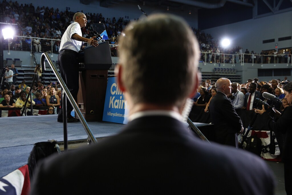 A Secret Service agent stands near the stage as U.S. President Barack Obama delivers remarks at a Hillary for America campaign event at the University of North Florida in Jacksonville, Florida, U.S. November 3, 2016. REUTERS/Jonathan Ernst - RTX2RT3K