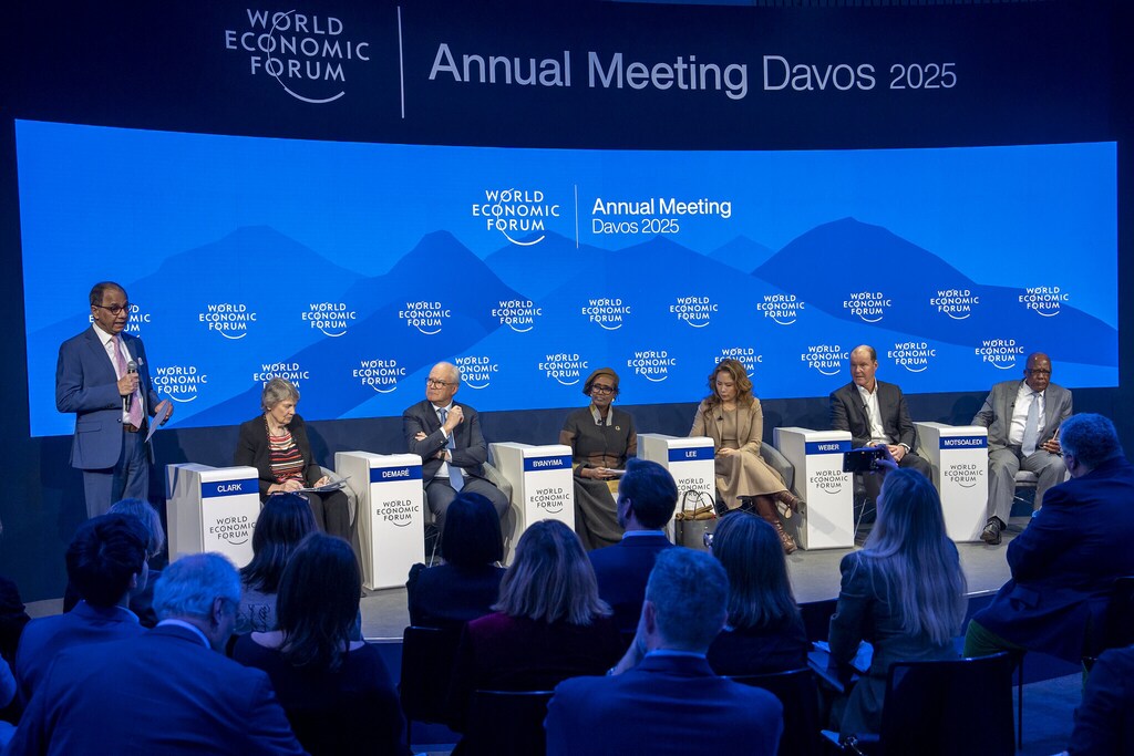 Sesión Salud más allá de la atención médica en la Reunión Anual del Foro Económico Mundial 2025 en Davos-Klosters, Suiza.