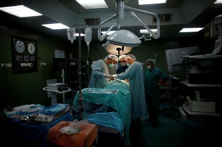 Doctors and medics perform a surgery for Palestinian woman Sadeya al-Shafi, 60, in the operating room at Shifa hospital, Gaza's largest public medical facility, in Gaza City, March 29, 2017. REUTERS/Mohammed Salem SEARCH "GAZA HEALTH" FOR THIS STORY. SEARCH "WIDER IMAGE" FOR ALL STORIES.