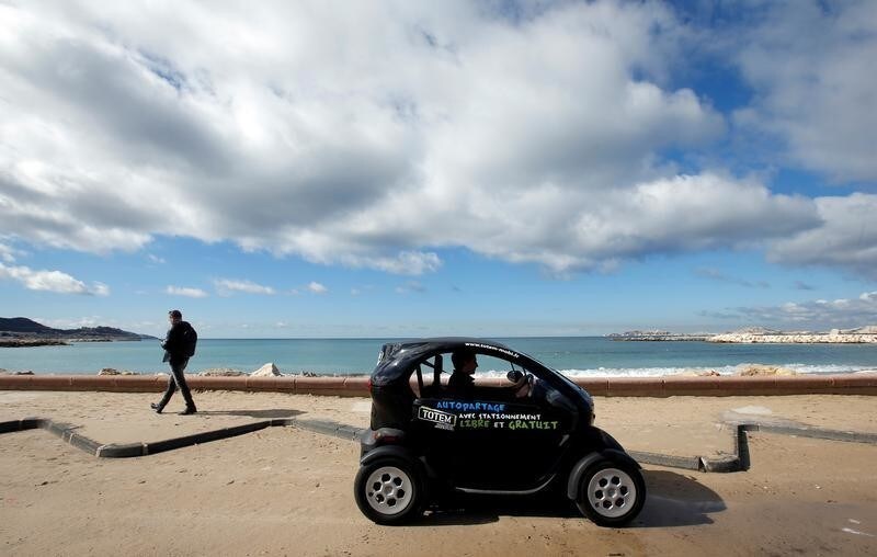 A man drives a Totem-Mobi electric car-sharing vehicle in Marseille, France March 6, 2018. REUTERS/Jean-Paul Pelissier - RC1BB8FE9F60