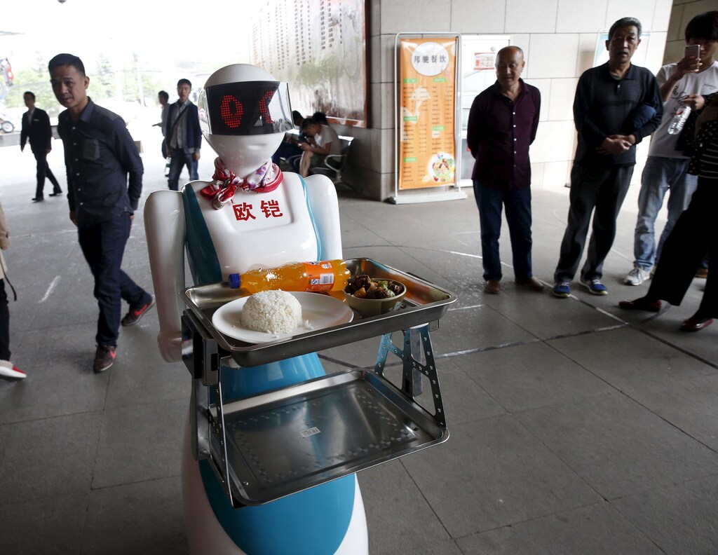 A robot works as a waitress for a restaurant in Xi'an, Shaanxi Province, China, April 20, 2016. REUTERS/Stringer ATTENTION EDITORS - THIS PICTURE WAS PROVIDED BY A THIRD PARTY. THIS PICTURE IS DISTRIBUTED EXACTLY AS RECEIVED BY REUTERS, AS A SERVICE TO CLIENTS. CHINA OUT. NO COMMERCIAL OR EDITORIAL SALES IN CHINA. TPX IMAGES OF THE DAY - RTX2B5EJ