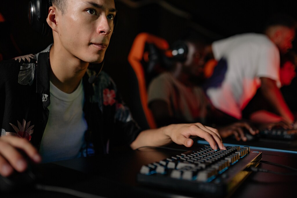 In the third quarter of 2021, more than $1 billion flowed into the blockchain gaming sector. The total deal value has since declined