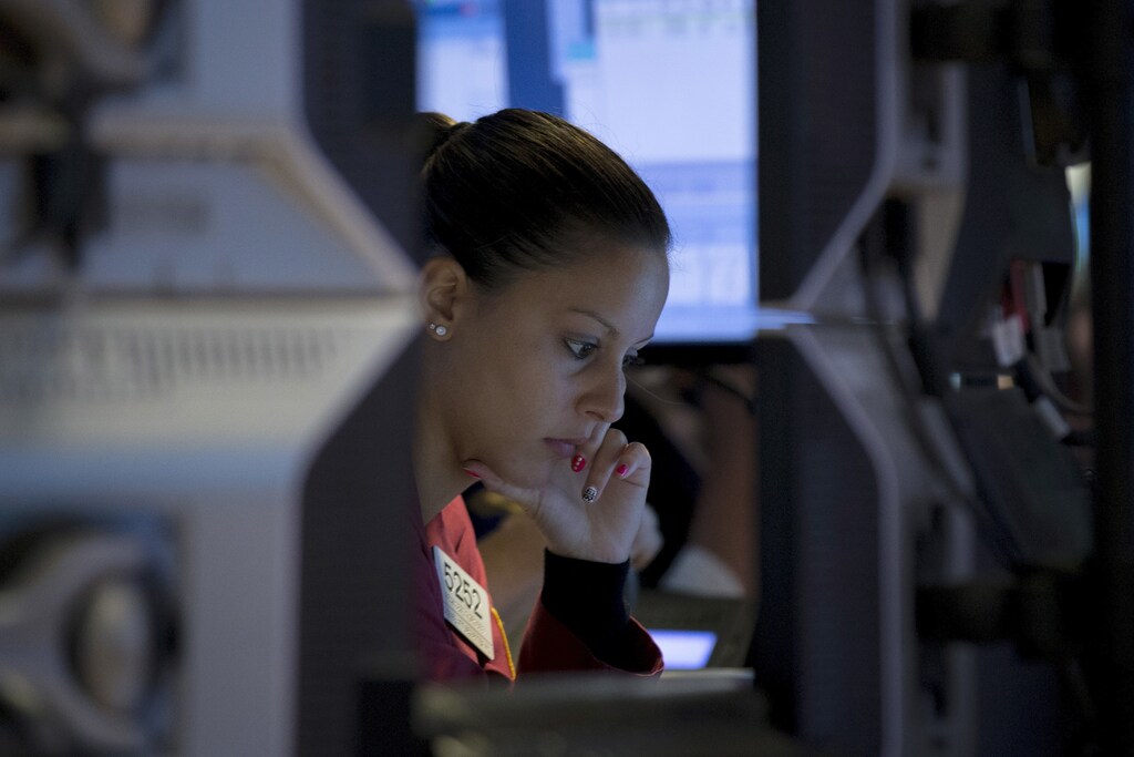 A trader works inside a booth on the floor of the New York Stock Exchange September 15, 2015. REUTERS/Brendan McDermid - GF10000206822