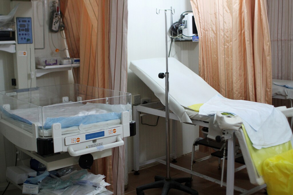 A view shows the labour ward at a maternity clinic run by United Nations Population Fund (UNFPA) inside Jordan's Al Zaatari refugee camp, which houses nearly 80,000 Syrian refugees, in Mafraq, Jordan November 22, 2016. Picture taken November 22, 2016. Lin Taylor/Thomson Reuters Foundation via REUTERS - RC14E5275DE0