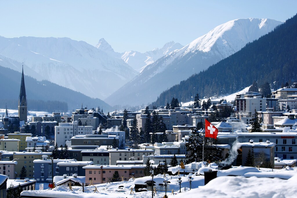 A general view shows the mountain resort of Davos, Switzerland, January 25, 2019. REUTERS/Arnd Wiegmann - RC149B671960