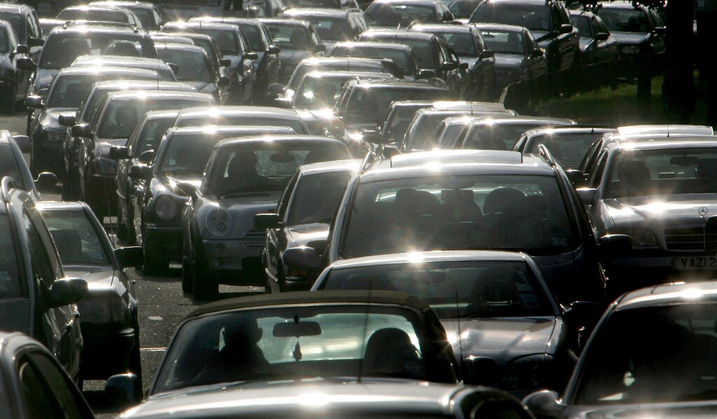 Drivers queue during evening rush hour on the M4 motorway, in west London, July 20, 2004. Britain's Transport Secretary Alistair Darling unveiled new government transport plans for the next 10 years on Tuesday, announcing car tax and fuel duty could be scrapped and replaced with a system of road charging. NO RIGHTS CLEARANCES OR PERMISSIONS ARE REQUIRED FOR THIS IMAGE REUTERS/Toby Melville TM/MD - RTR6YPH